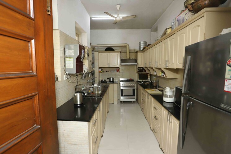 Kitchen, malcha marg 4 Bedroom 375 Sq.Yd. Villa In Malcha Marg Delhi 8972828