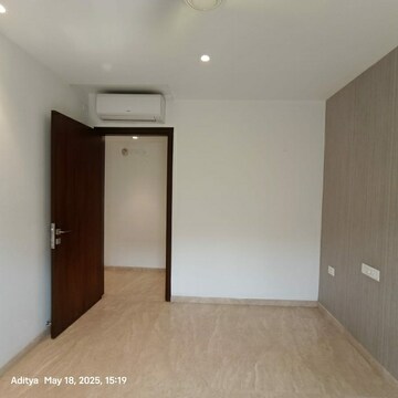Room in 2 BHK Apartment at Hiranandani Castle Rock, Powai – for Sale