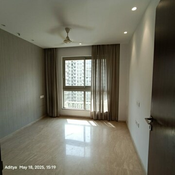 Room in 2 BHK Apartment at Hiranandani Castle Rock, Powai – for Sale