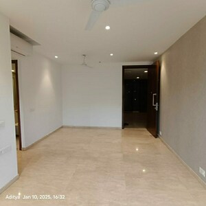 Room in 2 BHK Apartment at Hiranandani Castle Rock, Powai – for Sale