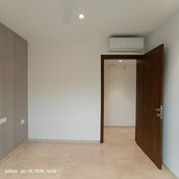 Room in 2 BHK Apartment at Hiranandani Castle Rock, Powai – for Sale