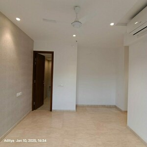 Room in 2 BHK Apartment at Hiranandani Castle Rock, Powai – for Sale