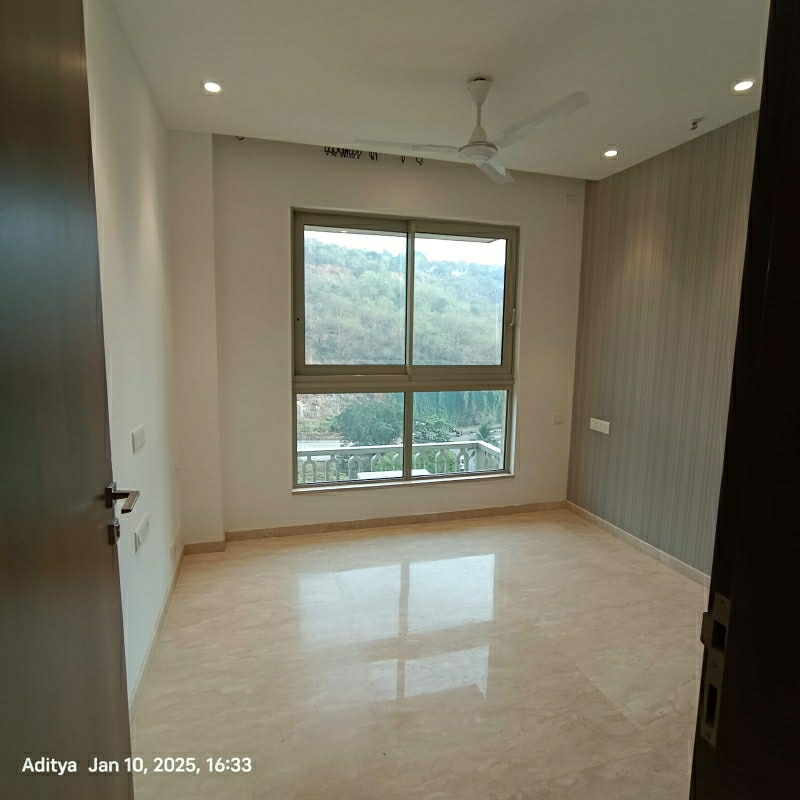 2 BHK Apartment For Sale in Hiranandani Castle Rock