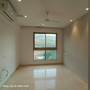 Room in 2 BHK Apartment at Hiranandani Castle Rock, Powai – for Sale