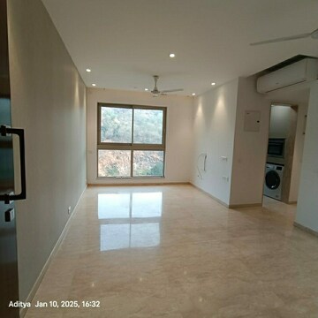 Room in 2 BHK Apartment at Hiranandani Castle Rock, Powai – for Sale