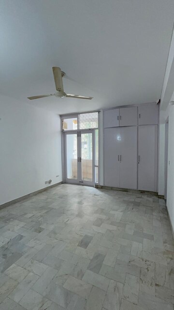 Room in 3 BHK Builder Floor at Greater Kailash ii – for Rent