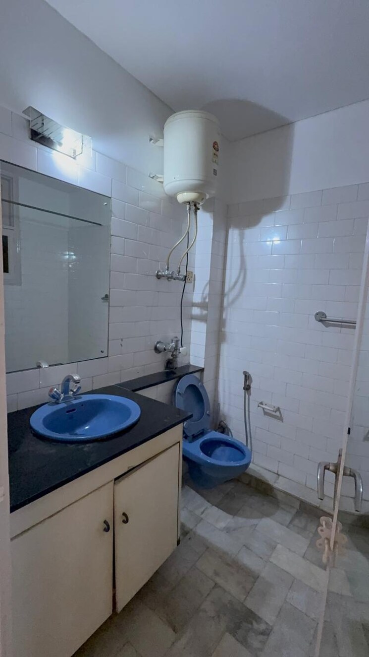 Bathroom, greater kailash ii 3 Bedroom 2000 Sq.Ft. Builder Floor In Greater Kailash ii Delhi 8972857
