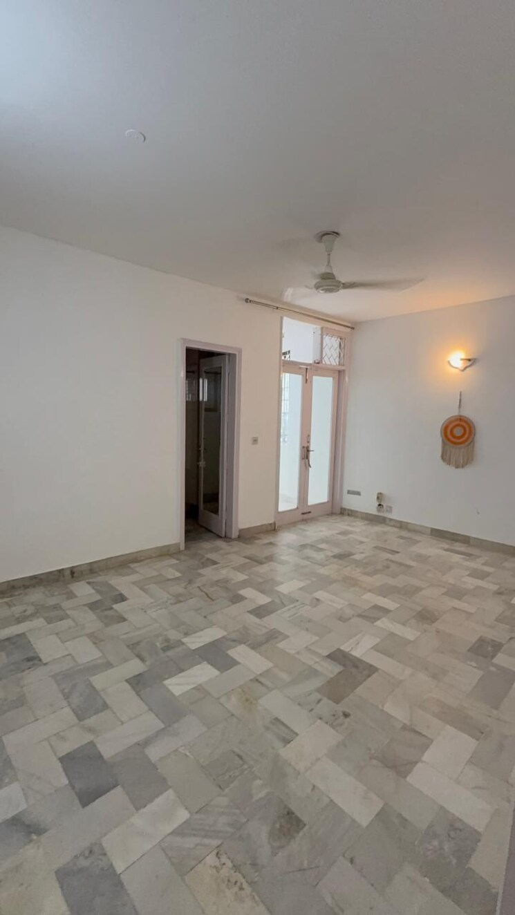 Room, greater kailash ii 3 Bedroom 2000 Sq.Ft. Builder Floor In Greater Kailash ii Delhi 8972857