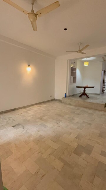 Room in 3 BHK Builder Floor at Greater Kailash ii – for Rent