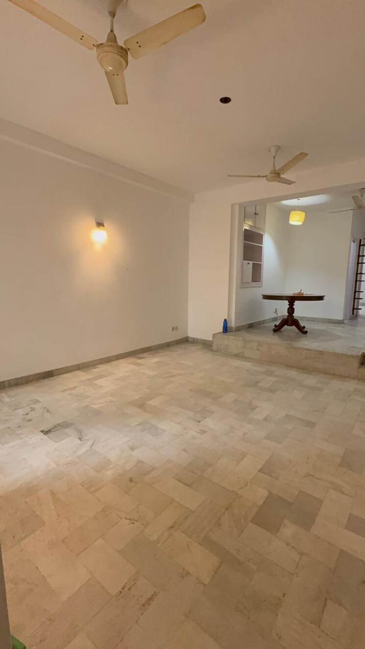 Room, greater kailash ii 3 Bedroom 2000 Sq.Ft. Builder Floor In Greater Kailash ii Delhi 8972857