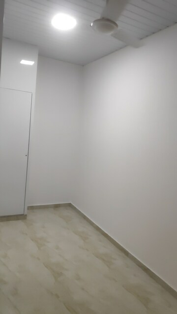 Room in 2 BHK Apartment at Hiranandani Zen Atlantis, Powai – for Rent