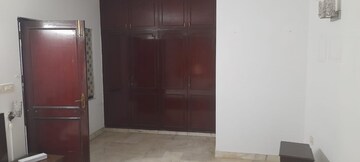 Room in 3 BHK Builder Floor at Safdarjung Enclave – for Rent