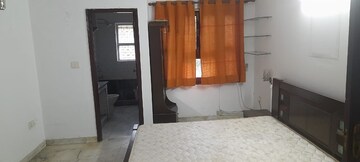 Room in 3 BHK Builder Floor at Safdarjung Enclave – for Rent