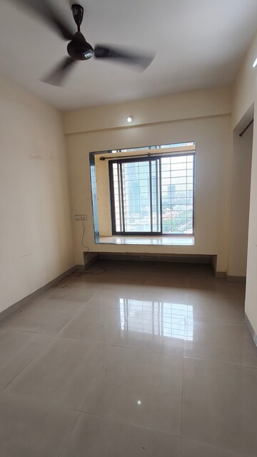 Room in 1 BHK Apartment at JP Decks, Goregaon East – for Rent