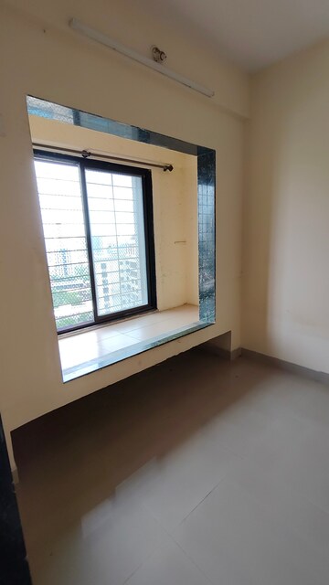 Room in 1 BHK Apartment at JP Decks, Goregaon East – for Rent