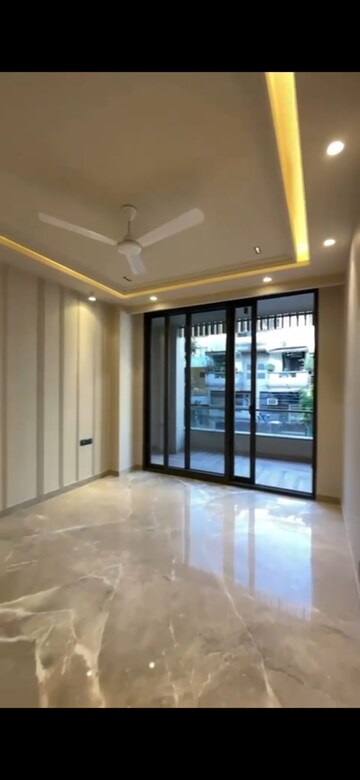 Room in 4 BHK Builder Floor at Hauz Khas – for Rent