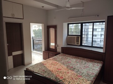 Room in 3 BHK Apartment at Navrangpura – for Rent