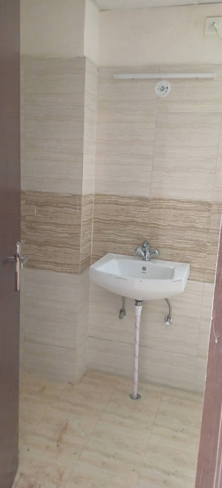 Bathroom, amrapali-golf-homes 2 Bedroom 1100 Sq.Ft. Apartment In Sector 4 Greater Noida Greater Noida 8972899