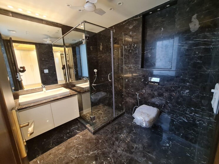 Bathroom, safdarjung enclave 4 Bedroom 2500 Sq.Ft. Builder Floor In Safdarjung Enclave Delhi 8972902