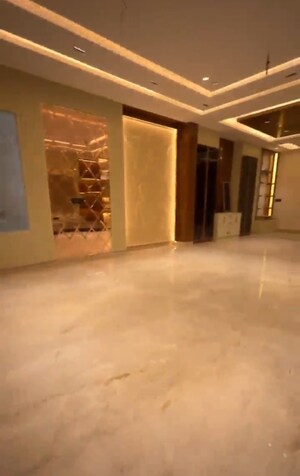 Room in 4 BHK Builder Floor at Indrapuram – for Sale