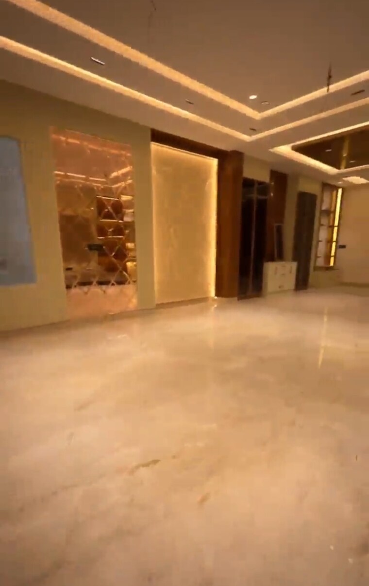 Room, indrapuram 4 Bedroom 220 Sq.Mt. Builder Floor In Indrapuram Ghaziabad 8972914