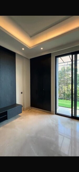 Room in 4 BHK Builder Floor at New Friends Colony – for Sale