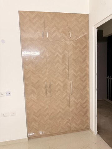 Room in 3 BHK Apartment at Smart World Orchard, Sector 61 – for Rent