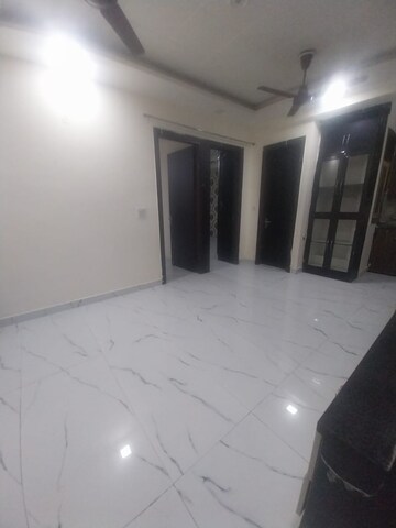 Room in 2 BHK Builder Floor at Lucky The Palm Valley, Sector 1 Greater Noida – for Rent