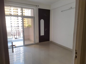 Room in 2 BHK Builder Floor at Lucky The Palm Valley, Sector 1 Greater Noida – for Rent