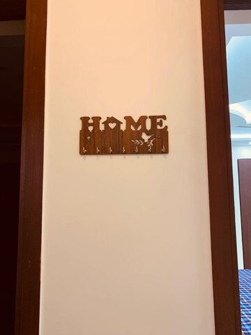 Room in 3 BHK Apartment at Gomti Nagar – for Rent