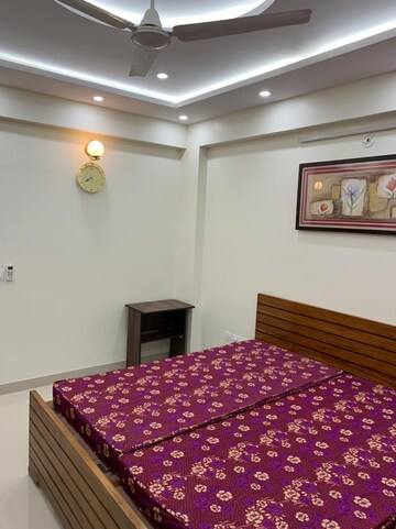 Bedroom in 3 BHK Apartment at Gomti Nagar – for Rent