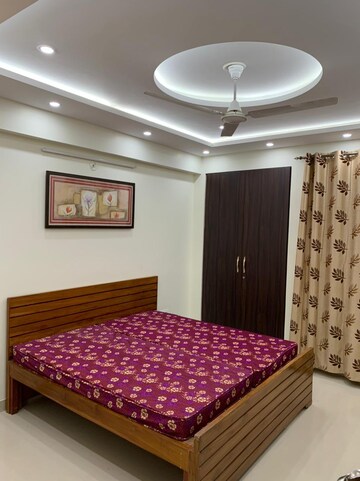 Bedroom in 3 BHK Apartment at Gomti Nagar – for Rent