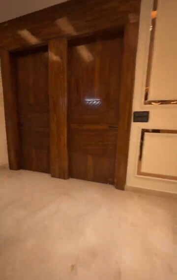 Room in 4 BHK Apartment at Indrapuram – for Sale