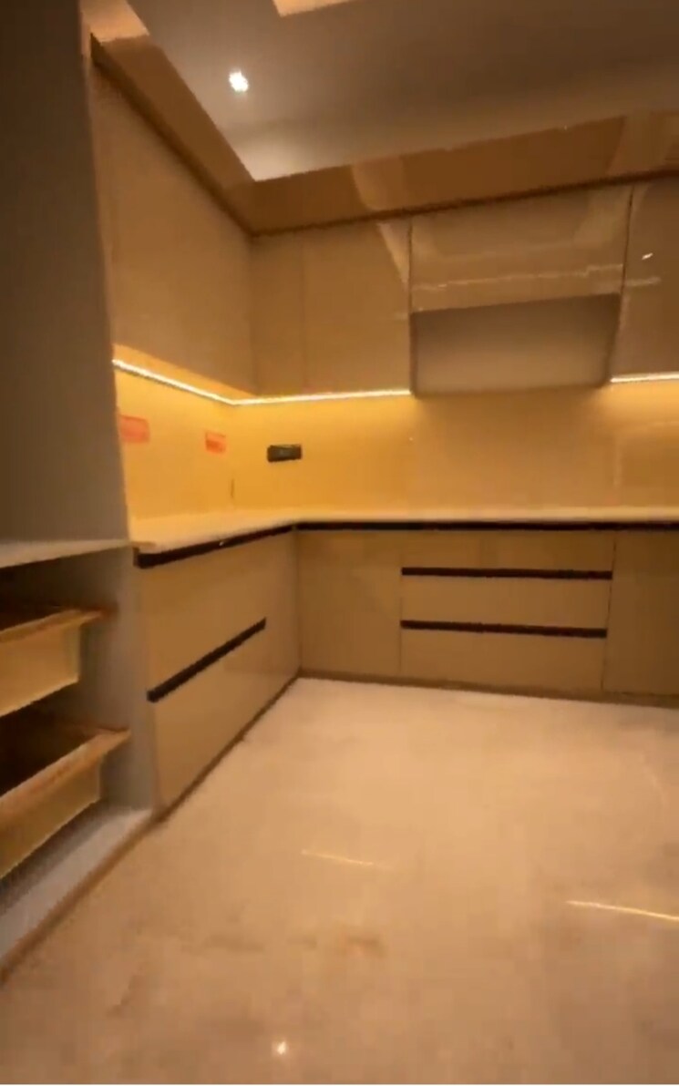 Kitchen, indrapuram 4 Bedroom 220 Sq.Mt. Apartment In Indrapuram Ghaziabad 8972946