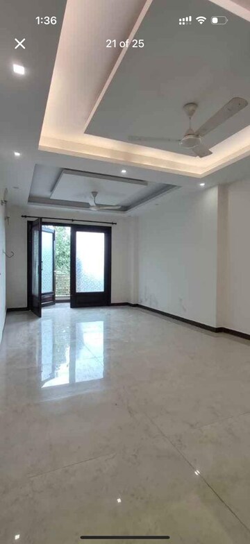 Room in 3 BHK Builder Floor at Shivalik Colony – for Rent