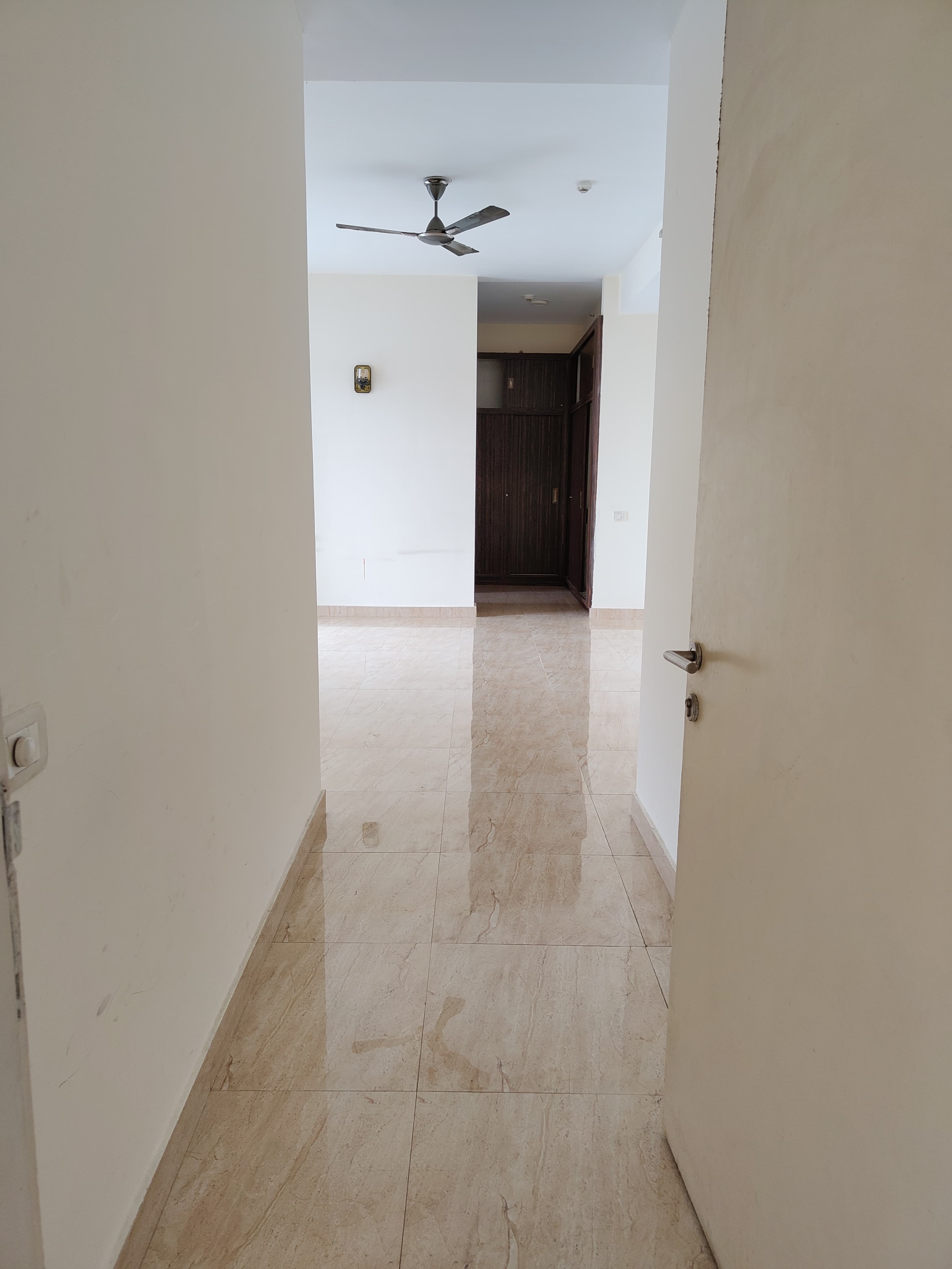 3 BHK + Servant Room 1704 Sq.Ft. Apartment in Tulip Yellow