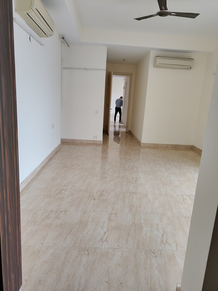 Room, tulip-yellow 3 Bedroom 1704 Sq.Ft. Apartment In Sector 69 Gurgaon 8972951