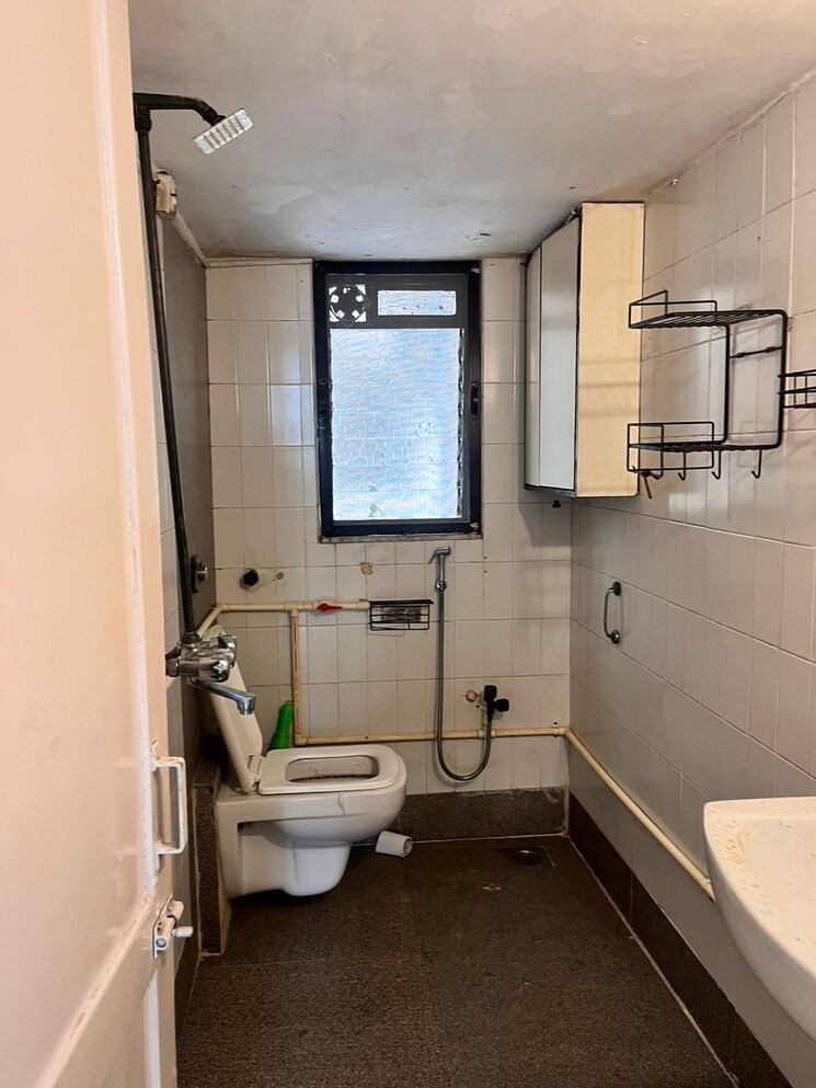Bathroom, andheri west 2 Bedroom 900 Sq.Ft. Apartment In Andheri West Mumbai 8972950