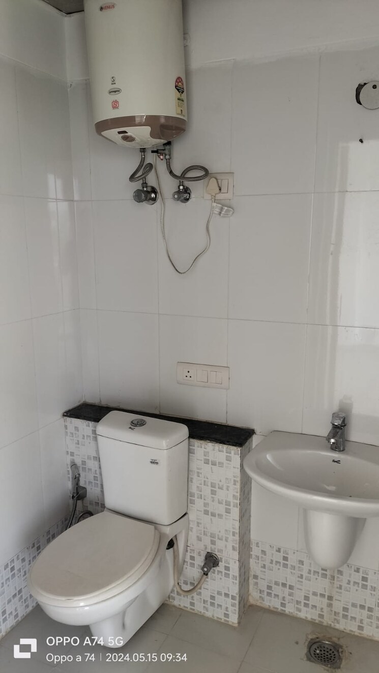 Bathroom, tulip-yellow 3 Bedroom 1704 Sq.Ft. Apartment In Sector 69 Gurgaon 8972951