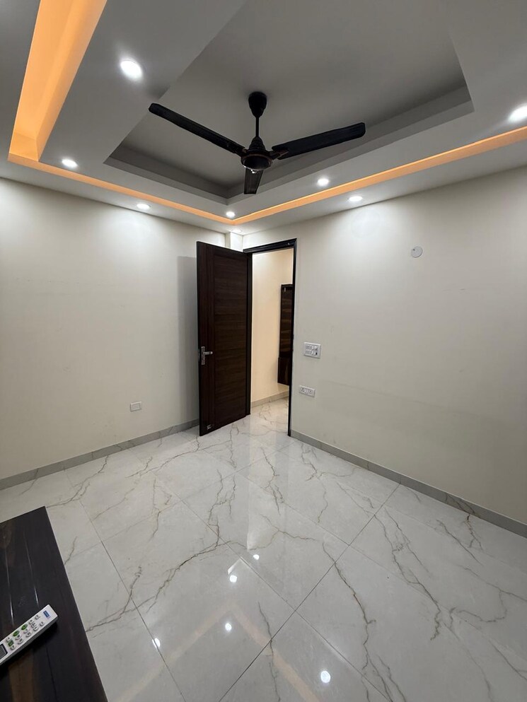 Room, kalkaji 2 Bedroom 100 Sq.Yd. Builder Floor In Kalkaji Delhi 8972953