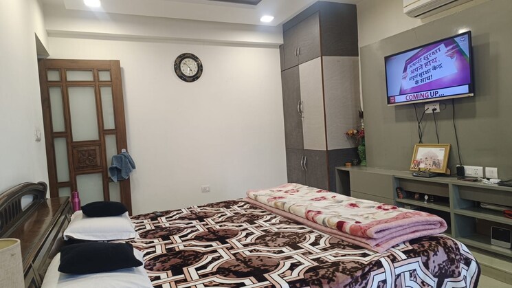 Bedroom, tulip-yellow 3 Bedroom 1704 Sq.Ft. Apartment In Sector 69 Gurgaon 8972962