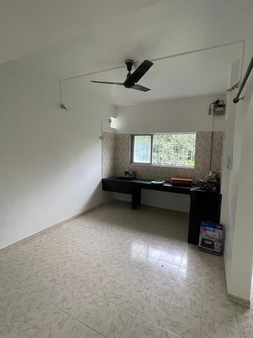 Room in 1.5 BHK Apartment at Makwana & Sons Sahawas Society, Karve Nagar – for Rent
