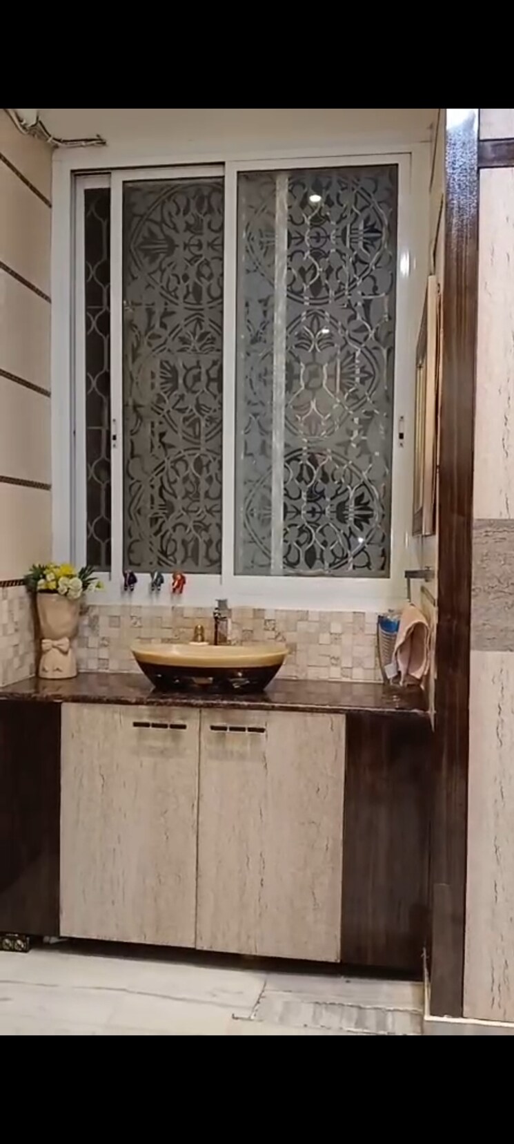 Bedroom, east-of-kailash-block-b-rwa 3 Bedroom 250 Sq.Yd. Builder Floor In East Of Kailash Delhi 8972996