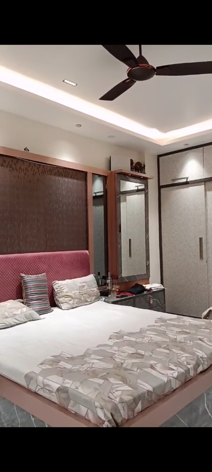 Living Room, east-of-kailash-block-b-rwa 3 Bedroom 250 Sq.Yd. Builder Floor In East Of Kailash Delhi 8972996