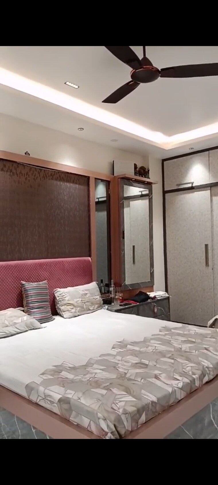 Living Room, east-of-kailash-block-b-rwa 3 Bedroom 250 Sq.Yd. Builder Floor In East Of Kailash Delhi 8972996