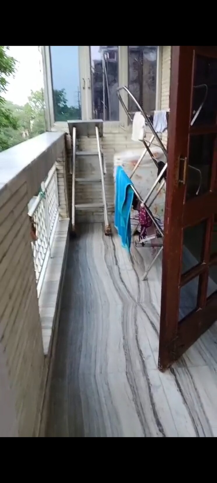 Balcony, east-of-kailash-block-b-rwa 3 Bedroom 250 Sq.Yd. Builder Floor In East Of Kailash Delhi 8972996