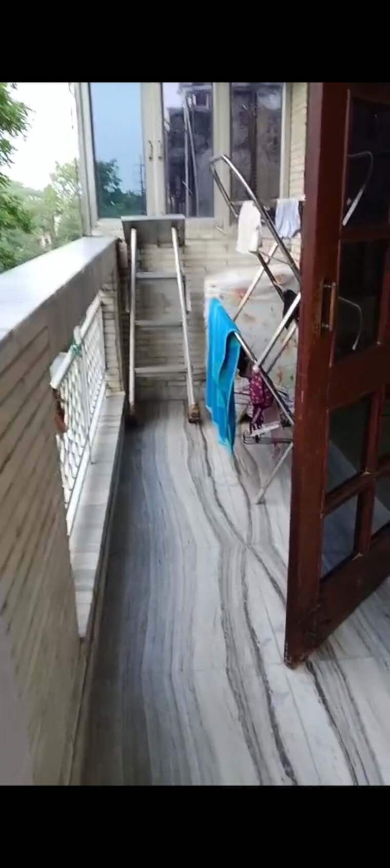 Balcony, east-of-kailash-block-b-rwa 3 Bedroom 250 Sq.Yd. Builder Floor In East Of Kailash Delhi 8972996