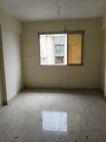 Room in 2 BHK Apartment at Kohinoor Lifestyle, Khadakpada – for Rent