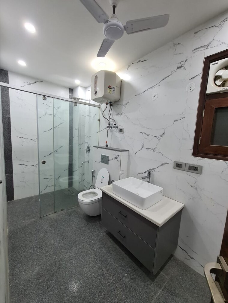 Bathroom, sector 39 6 Bedroom 162 Sq.Yd. Villa In Sector 39 Noida 8972997