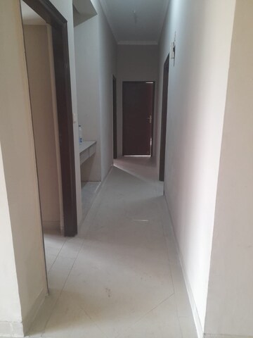 Building Lobby in 3.5 BHK Apartment at Shakti Apartments Gurgaon, Sector 15 – for Rent